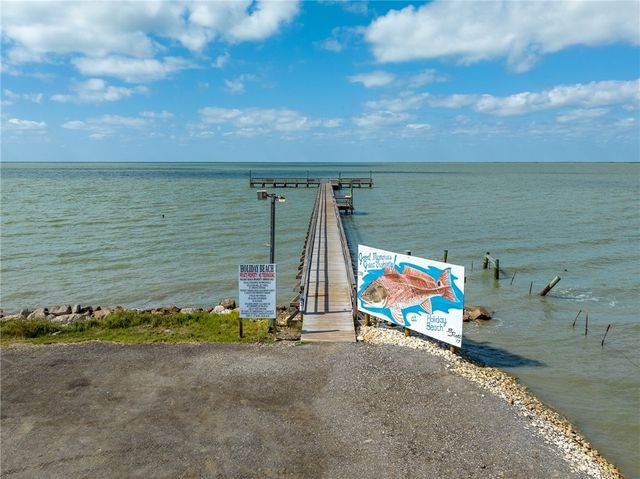 70 West Castle Oak Lane, Rockport, TX 78382