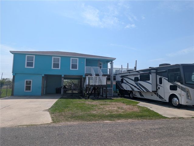 70 West Castle Oak Lane, Rockport, TX 78382