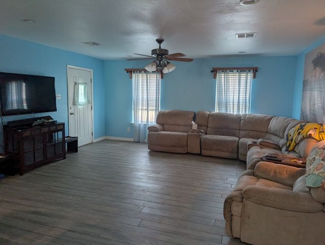 70 West Castle Oak Lane, Rockport, TX 78382