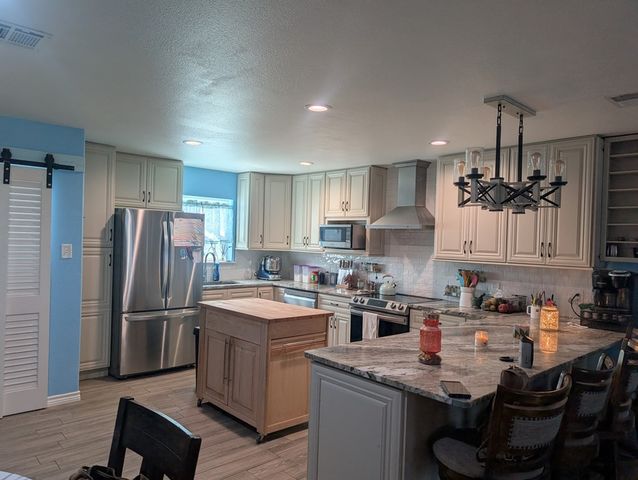 70 West Castle Oak Lane, Rockport, TX 78382