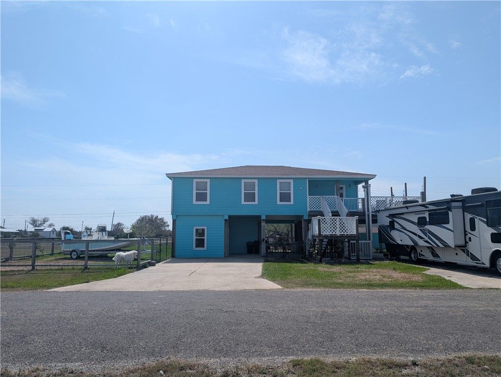 70 West Castle Oak Lane, Rockport, TX 78382