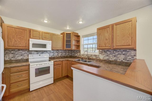 21062 Larson Road, Waynesville, MO 65583