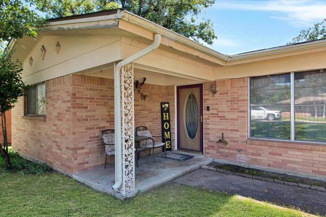 121 S Imperial Drive, Denison, TX 75020