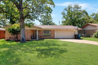 121 S Imperial Drive, Denison, TX 75020