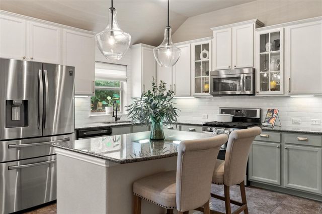 535 Oyster CRK, Buda, TX 78610