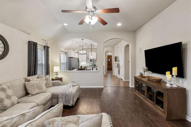 535 Oyster CRK, Buda, TX 78610