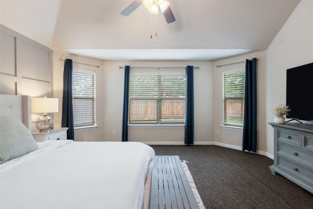 535 Oyster CRK, Buda, TX 78610