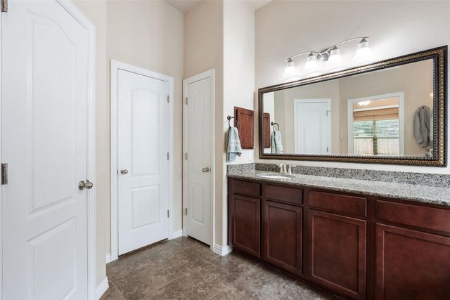 535 Oyster CRK, Buda, TX 78610