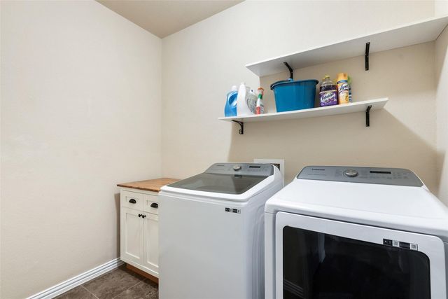 535 Oyster CRK, Buda, TX 78610