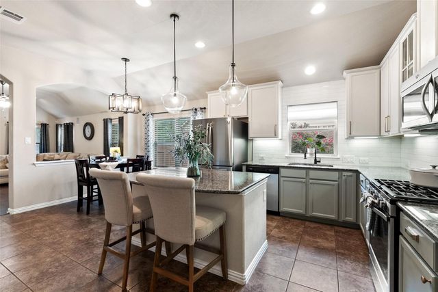 535 Oyster CRK, Buda, TX 78610