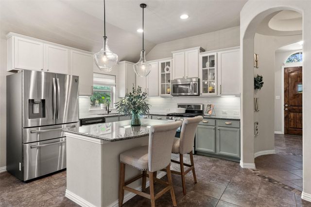 535 Oyster CRK, Buda, TX 78610