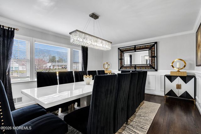 21 Julies Way, Howell, NJ 07731