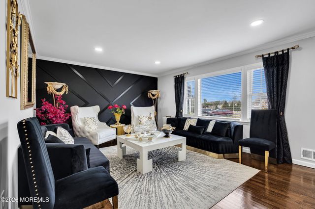 21 Julies Way, Howell, NJ 07731