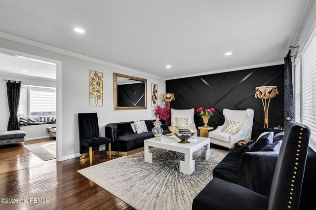 21 Julies Way, Howell, NJ 07731