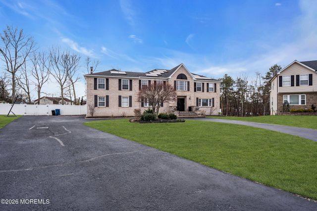 21 Julies Way, Howell, NJ 07731