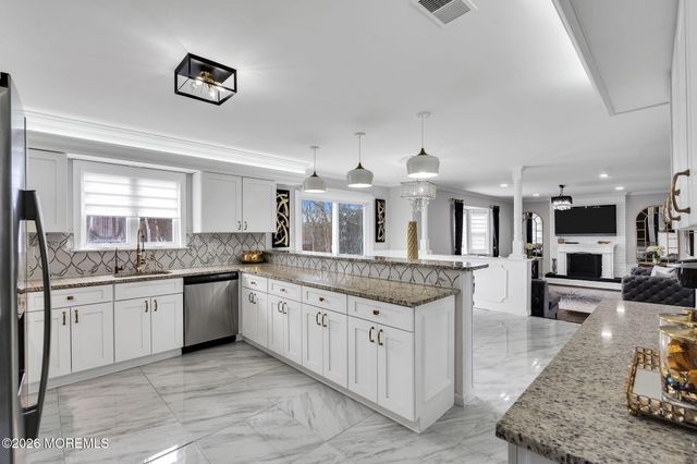 21 Julies Way, Howell, NJ 07731