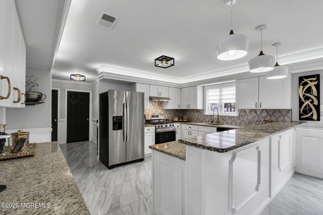 21 Julies Way, Howell, NJ 07731