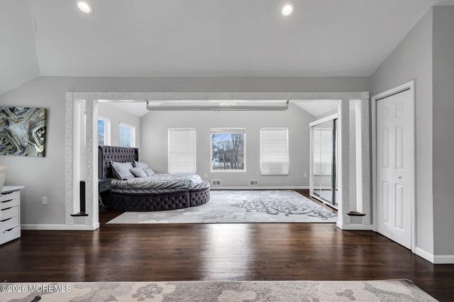 21 Julies Way, Howell, NJ 07731