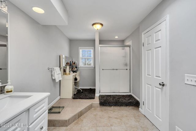 21 Julies Way, Howell, NJ 07731