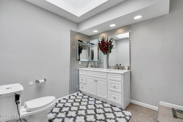 21 Julies Way, Howell, NJ 07731