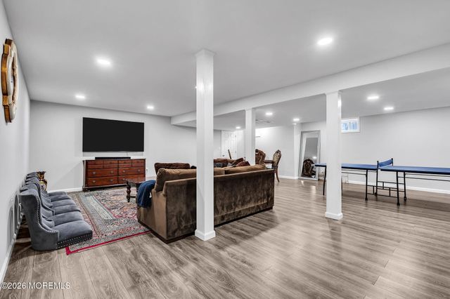 21 Julies Way, Howell, NJ 07731