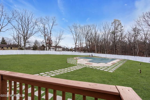 21 Julies Way, Howell, NJ 07731