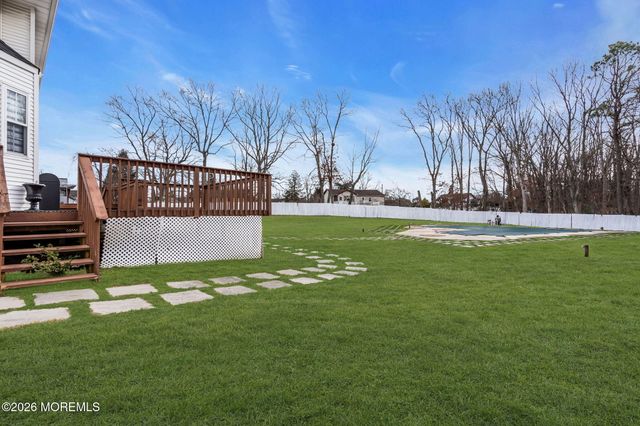 21 Julies Way, Howell, NJ 07731