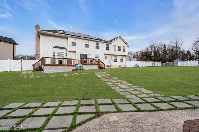 21 Julies Way, Howell, NJ 07731