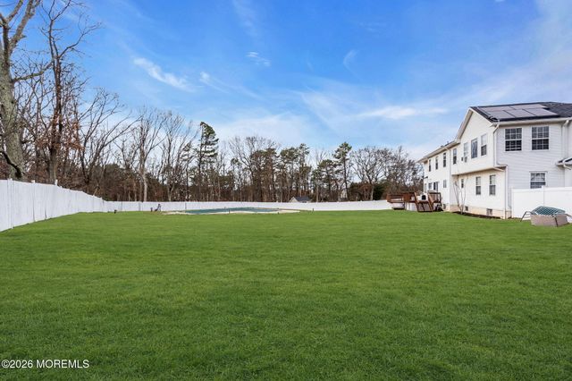 21 Julies Way, Howell, NJ 07731