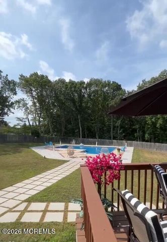 21 Julies Way, Howell, NJ 07731