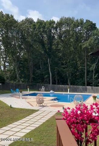 21 Julies Way, Howell, NJ 07731