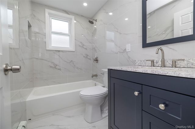 171 S Brookside Avenue, Freeport, NY 11520