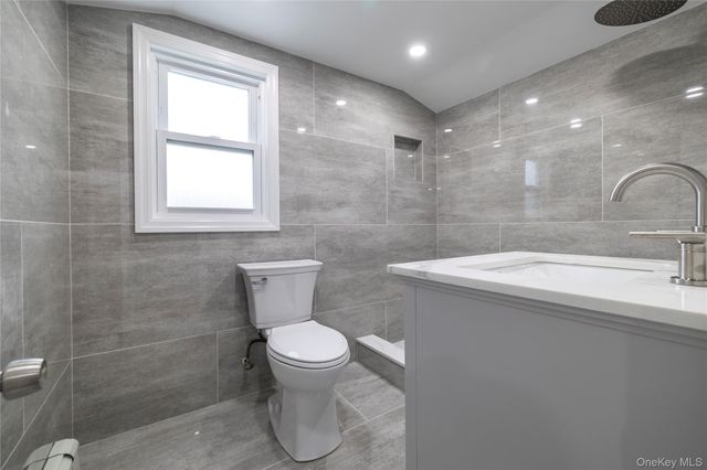 171 S Brookside Avenue, Freeport, NY 11520
