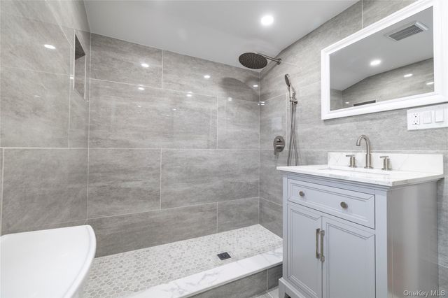 171 S Brookside Avenue, Freeport, NY 11520