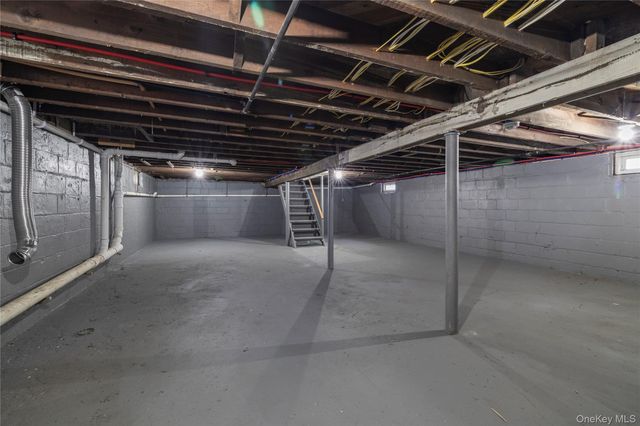171 S Brookside Avenue, Freeport, NY 11520