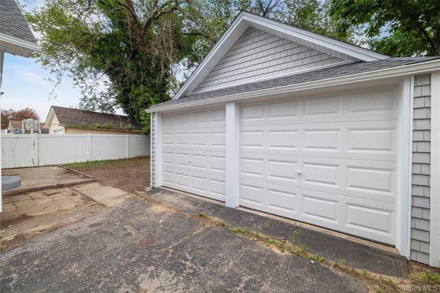 171 S Brookside Avenue, Freeport, NY 11520