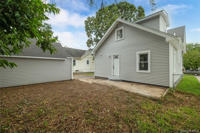 171 S Brookside Avenue, Freeport, NY 11520