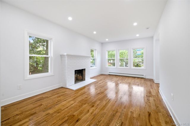 171 S Brookside Avenue, Freeport, NY 11520