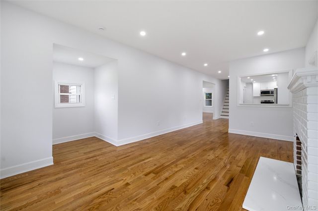 171 S Brookside Avenue, Freeport, NY 11520