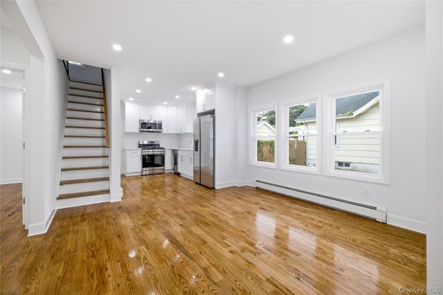 171 S Brookside Avenue, Freeport, NY 11520