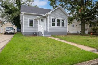 171 S Brookside Avenue, Freeport, NY 11520