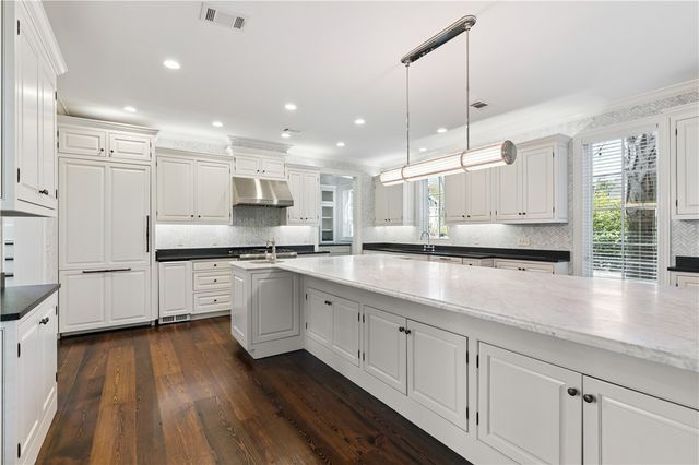 412 Yacht Club Lane, St Simons Island, GA 31522