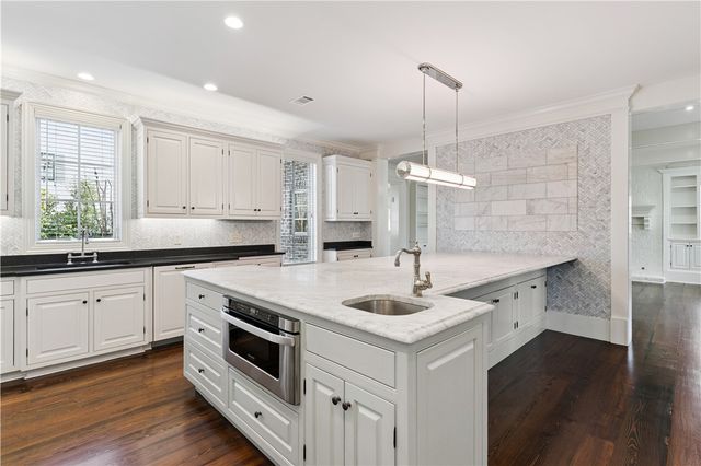 412 Yacht Club Lane, St Simons Island, GA 31522