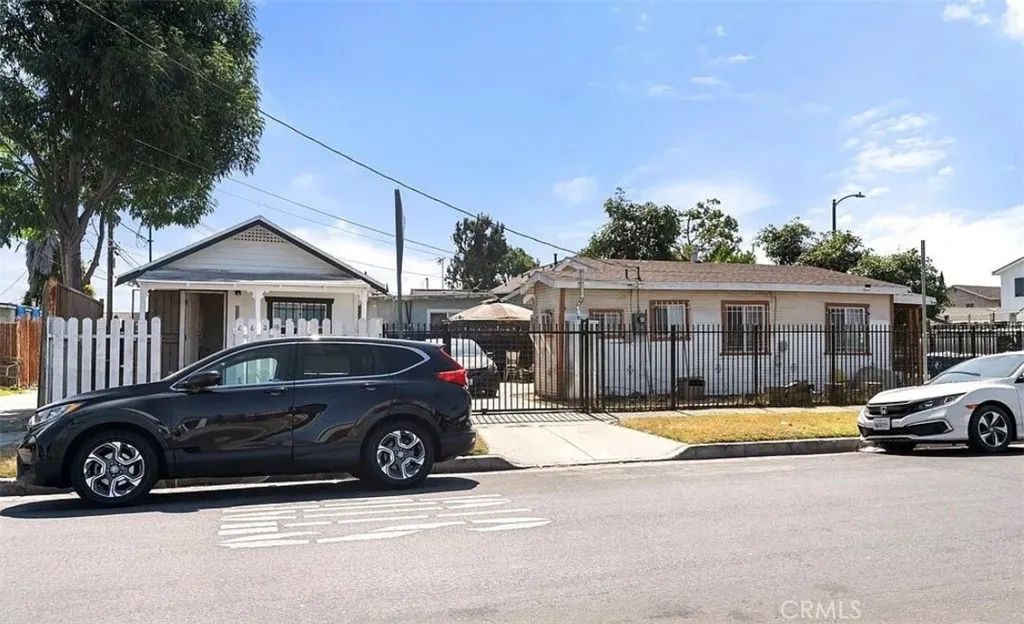 1161 W 67 street, Los Angeles, CA 90044