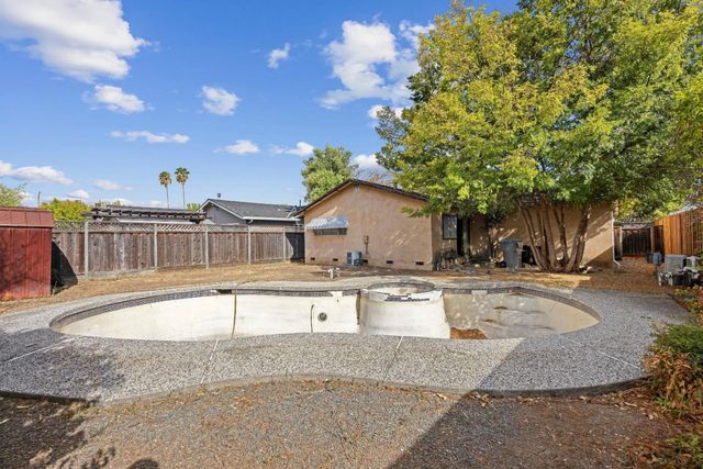 890 Tallman Court, San Jose, CA 95123