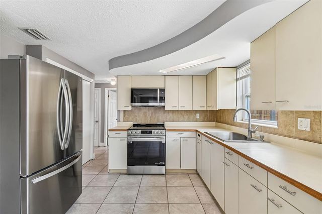 4041 VALENCIA DRIVE, New Port Richey, FL 34652