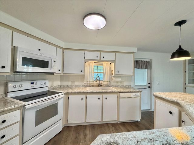 115 BOUGAINVILLEA DRIVE, Leesburg, FL 34748