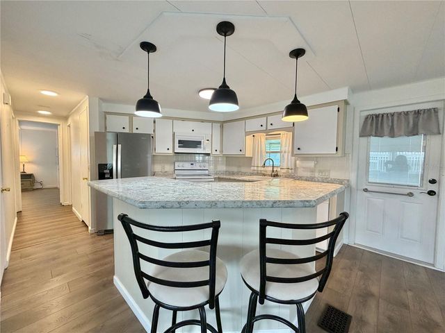 115 BOUGAINVILLEA DRIVE, Leesburg, FL 34748