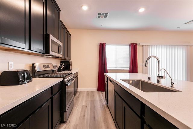 1642 Dire Wolf Avenue, North Las Vegas, NV 89084