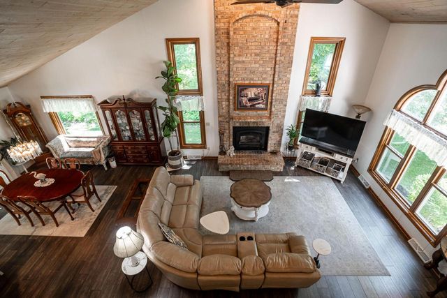 9380 S 15th AVENUE, Oak Creek, WI 53154